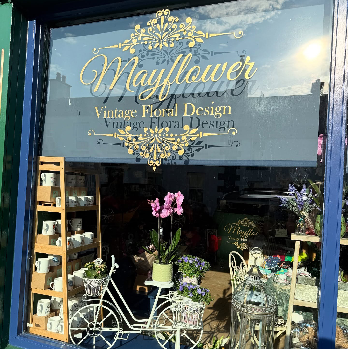 Mayflower Vintage Floral Design flowers